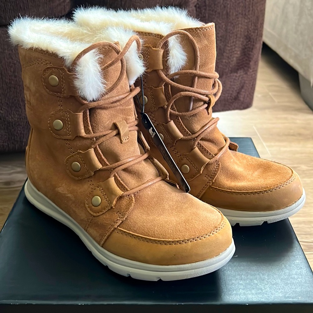 * SOREL EXPLORER JOAN SZ 7.5 * BNWT & BOX. LEATHER, WATERPROOF. NEVER WORN.